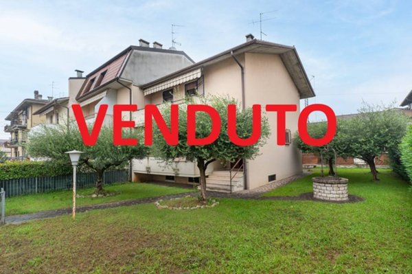 casa indipendente in vendita a Villafranca di Verona