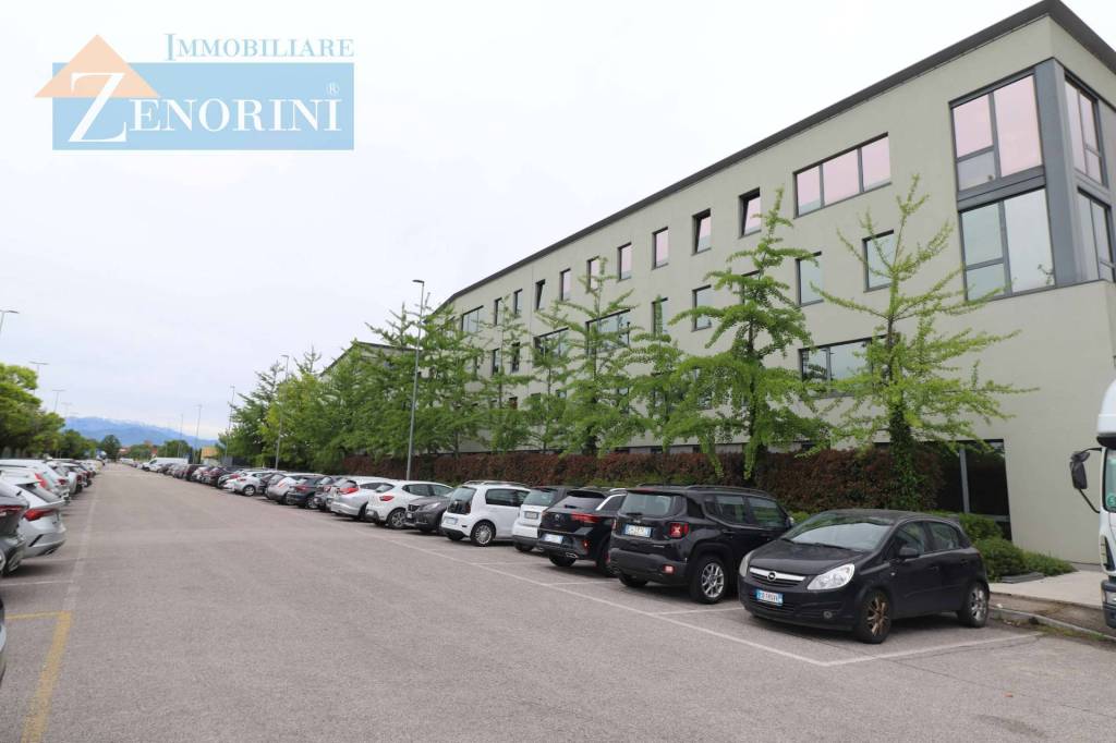 ufficio in vendita a Villafranca di Verona