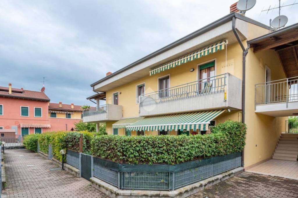 appartamento in vendita a Villafranca di Verona in zona Rosegaferro