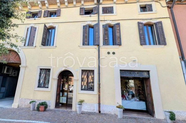 negozio in vendita a Villafranca di Verona