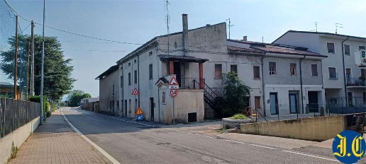 villa in vendita a Villafranca di Verona in zona Quaderni