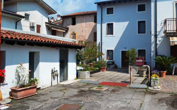 casa indipendente in vendita a Villafranca di Verona