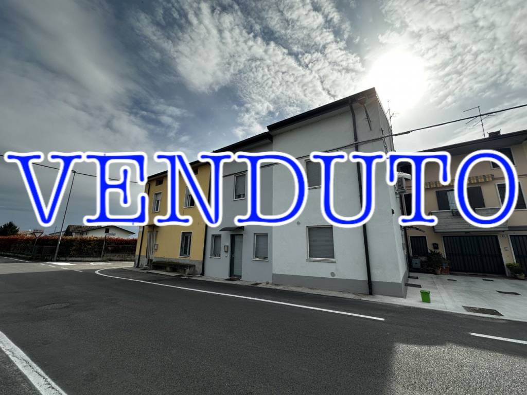 appartamento in vendita a Villafranca di Verona in zona Alpo