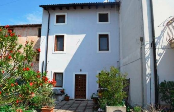 casa indipendente in vendita a Villafranca di Verona