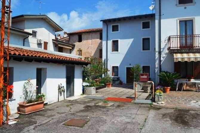 casa indipendente in vendita a Villafranca di Verona