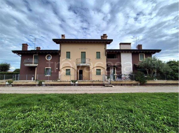 casa indipendente in vendita a Villafranca di Verona in zona Quaderni