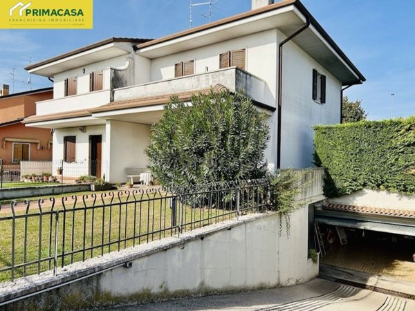casa indipendente in vendita a Villafranca di Verona