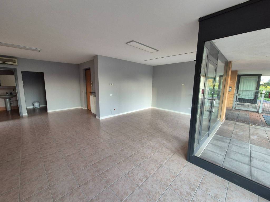 negozio in vendita a Villafranca di Verona