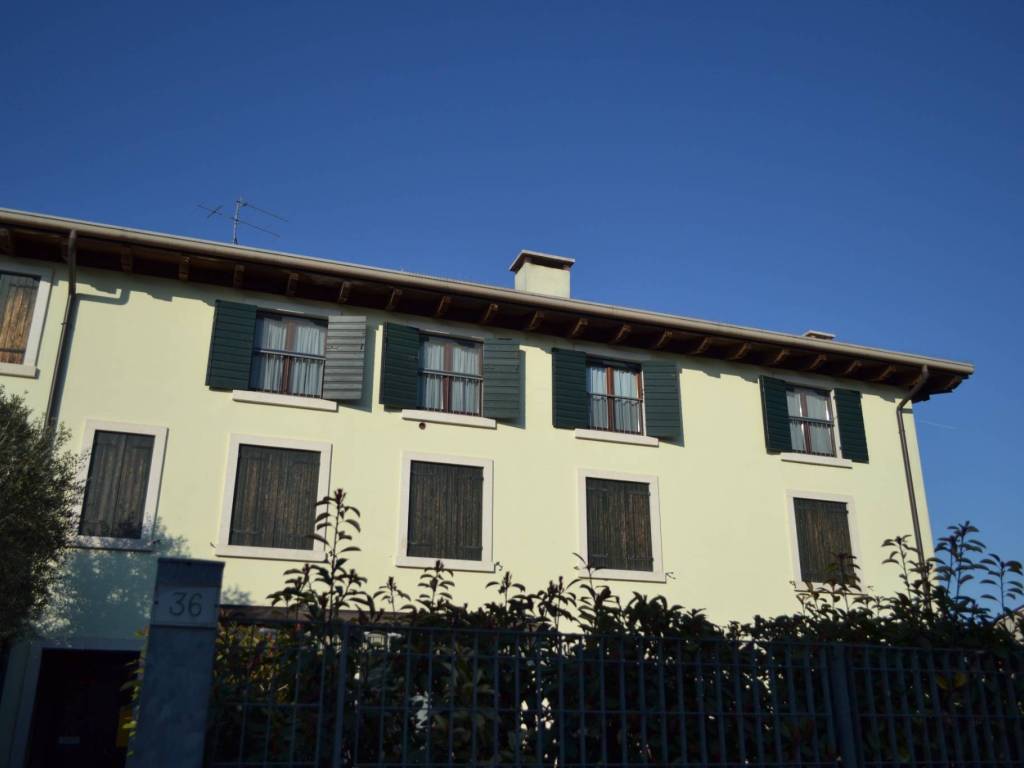 appartamento in vendita a Villafranca di Verona in zona Pizzoletta