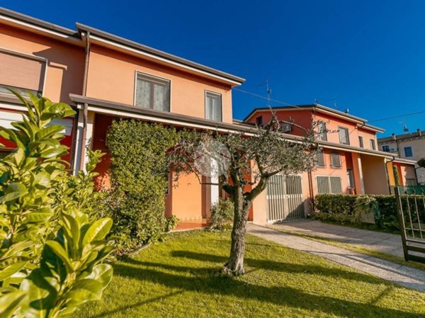 casa indipendente in vendita a Villafranca di Verona in zona Caluri
