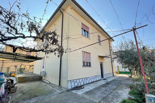 casa indipendente in vendita a Villafranca di Verona in zona Dossobuono