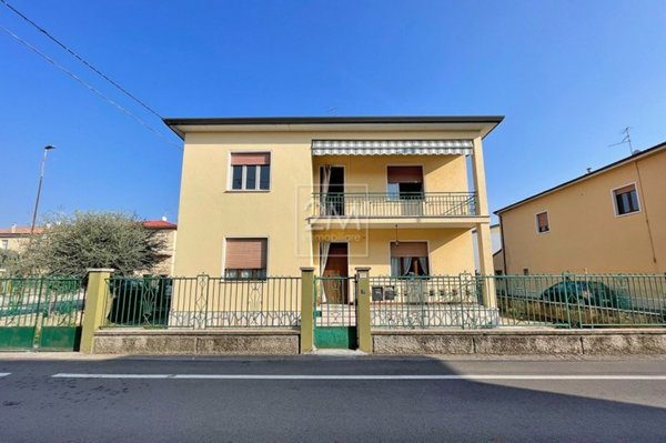 casa indipendente in vendita a Villafranca di Verona in zona Dossobuono