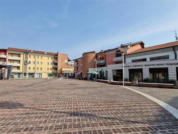 negozio in vendita a Villafranca di Verona