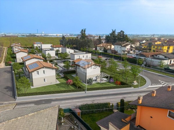 casa indipendente in vendita a Villafranca di Verona