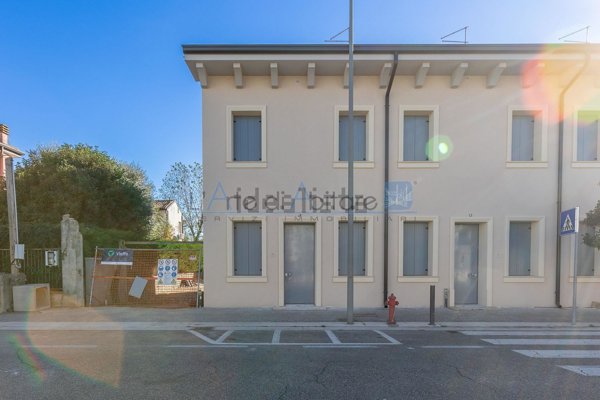 casa indipendente in vendita a Villafranca di Verona