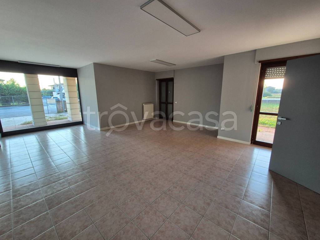 negozio in vendita a Villafranca di Verona