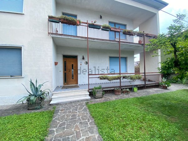 casa indipendente in vendita a Villafranca di Verona