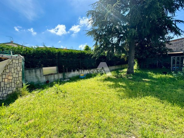 casa indipendente in vendita a Villafranca di Verona in zona Pizzoletta