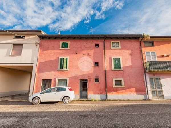 appartamento in vendita a Villafranca di Verona in zona Rosegaferro
