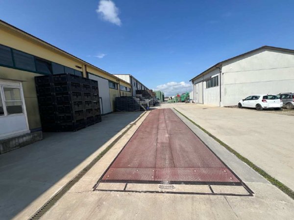 capannone in vendita a Villafranca di Verona