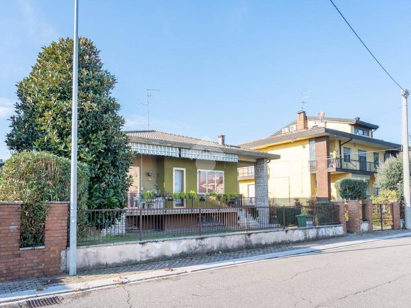 casa indipendente in vendita a Villafranca di Verona