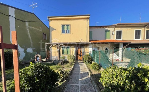 casa indipendente in vendita a Villafranca di Verona in zona Alpo
