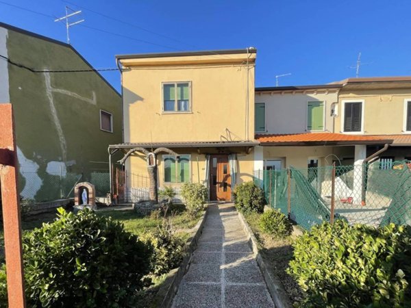casa indipendente in vendita a Villafranca di Verona in zona Alpo