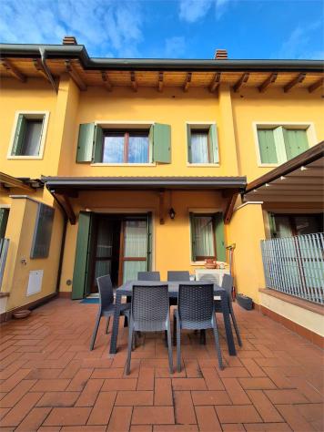casa indipendente in vendita a Villafranca di Verona