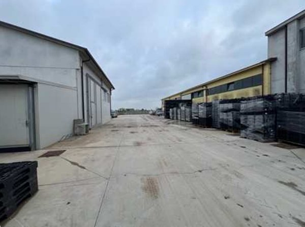 capannone in vendita a Villafranca di Verona