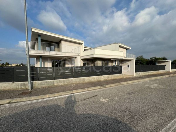 casa indipendente in vendita a Villafranca di Verona