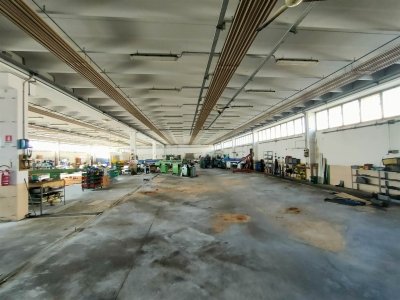 locale di sgombero in vendita a Villafranca di Verona