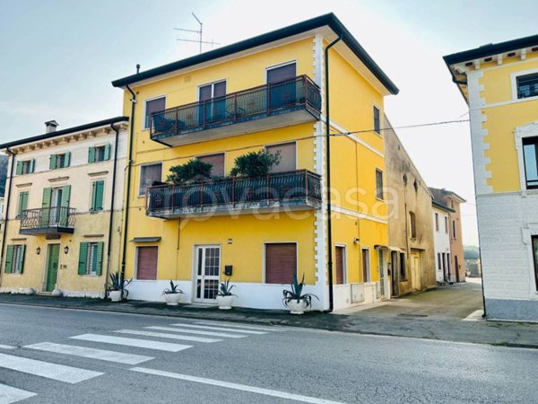 casa indipendente in vendita a Villafranca di Verona in zona Quaderni