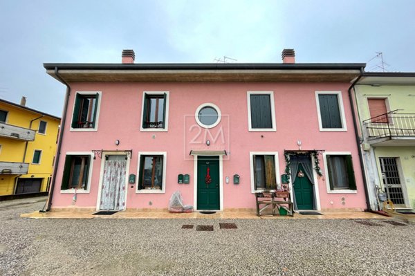 appartamento in vendita a Villafranca di Verona in zona Pizzoletta