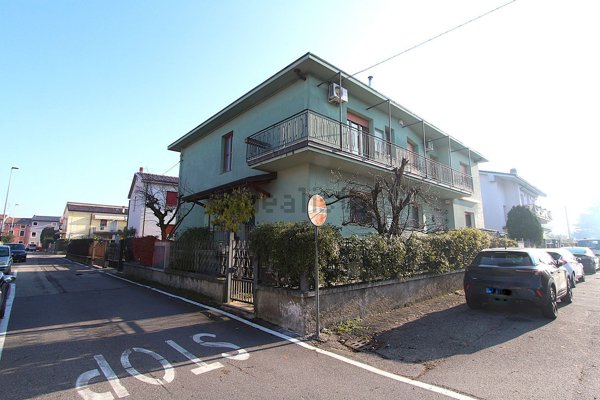 appartamento in vendita a Villafranca di Verona in zona Dossobuono