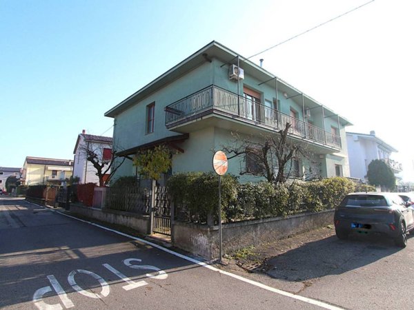 appartamento in vendita a Villafranca di Verona in zona Dossobuono