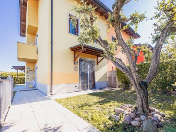 casa indipendente in vendita a Villafranca di Verona