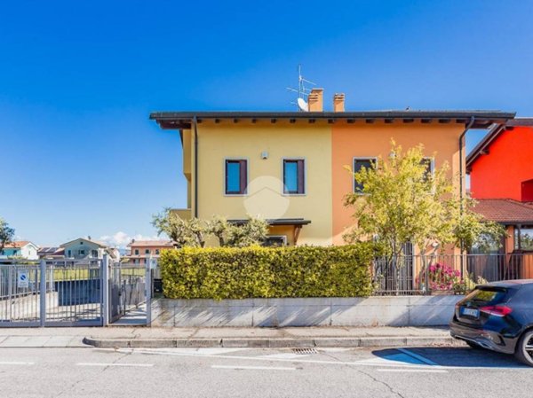 casa indipendente in vendita a Villafranca di Verona