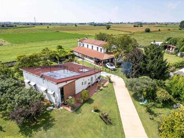 casa indipendente in vendita a Villafranca di Verona in zona Rosegaferro