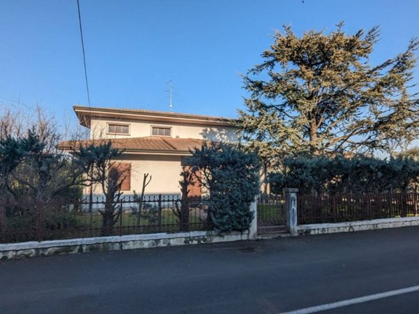 casa indipendente in vendita a Villafranca di Verona