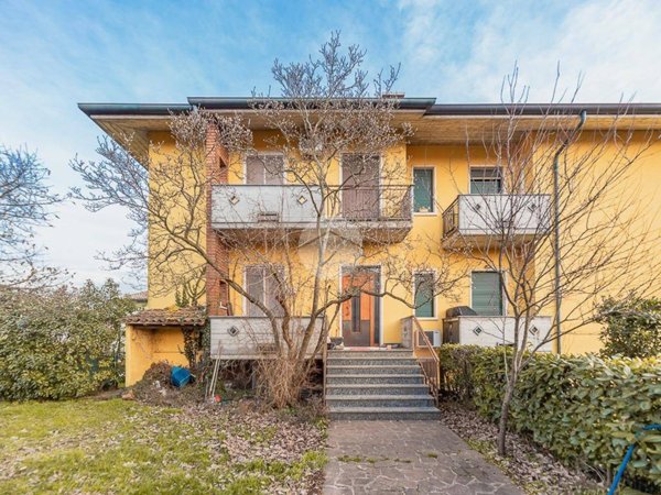 casa indipendente in vendita a Villafranca di Verona in zona Pizzoletta