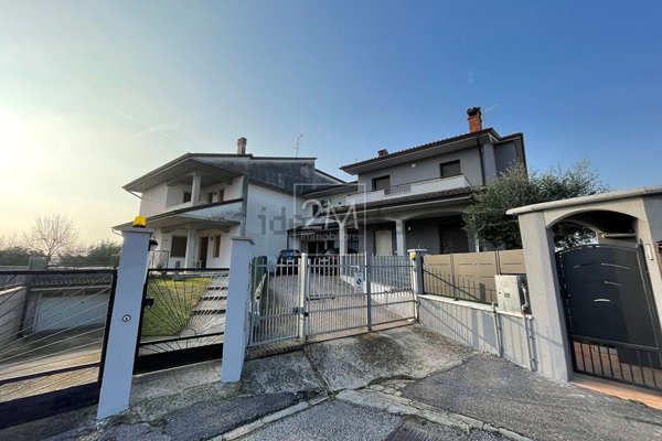 casa indipendente in vendita a Villafranca di Verona