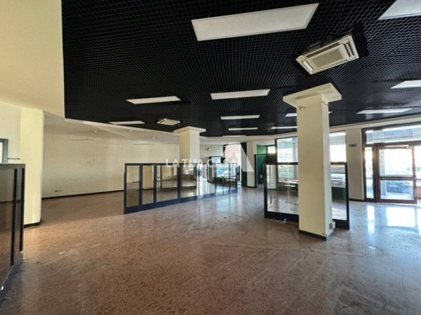 negozio in vendita a Villafranca di Verona