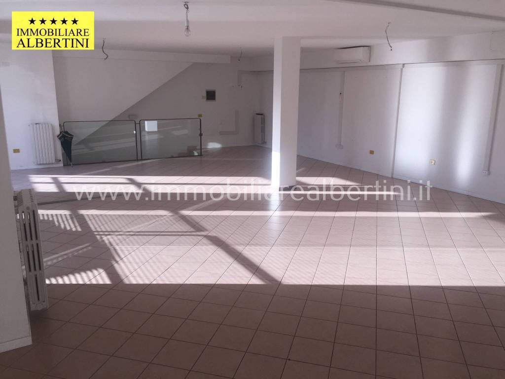 negozio in vendita a Villafranca di Verona