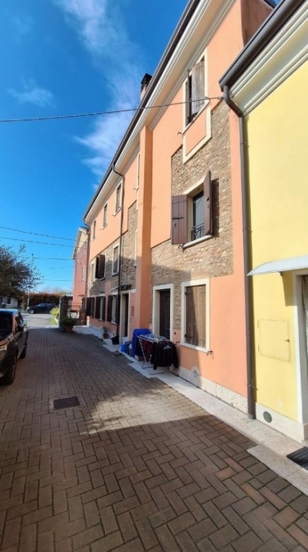 casa indipendente in vendita a Villafranca di Verona
