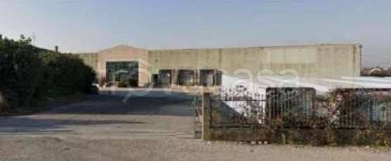 locale di sgombero in vendita a Villafranca di Verona