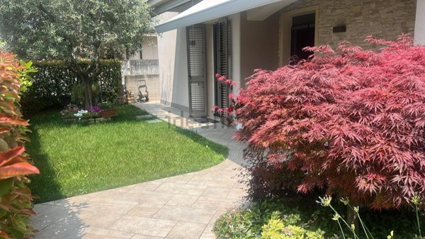 casa indipendente in vendita a Villafranca di Verona