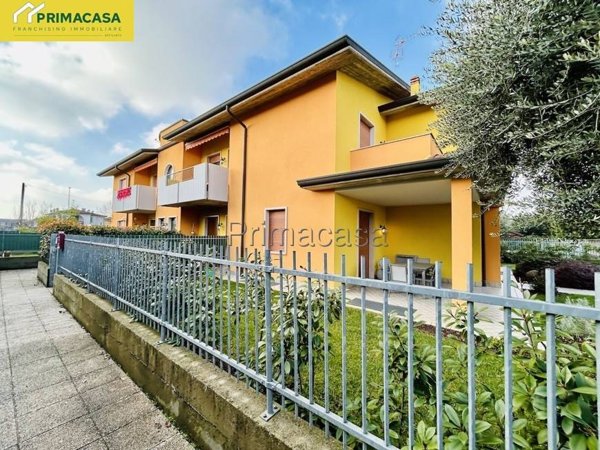 appartamento in vendita a Villafranca di Verona in zona Rosegaferro