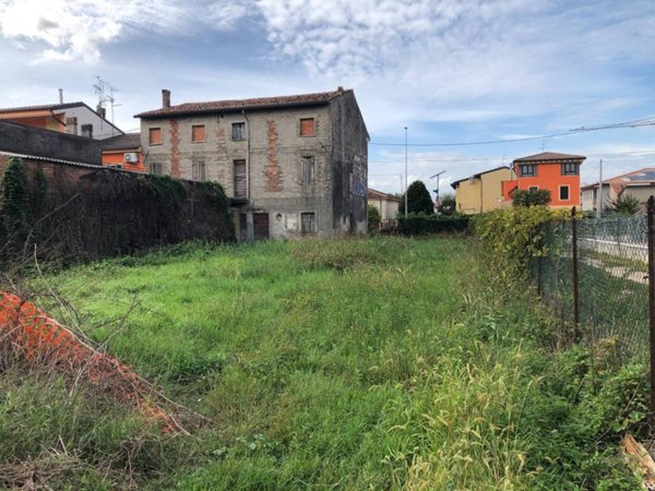 casa indipendente in vendita a Villafranca di Verona in zona Pizzoletta