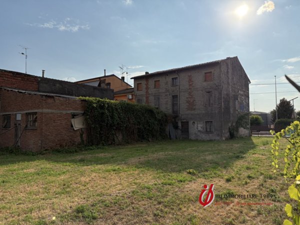 terreno edificabile in vendita a Villafranca di Verona in zona Pizzoletta
