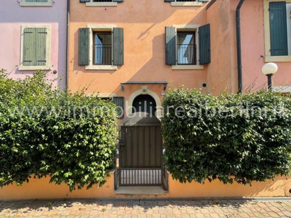 casa indipendente in vendita a Villafranca di Verona